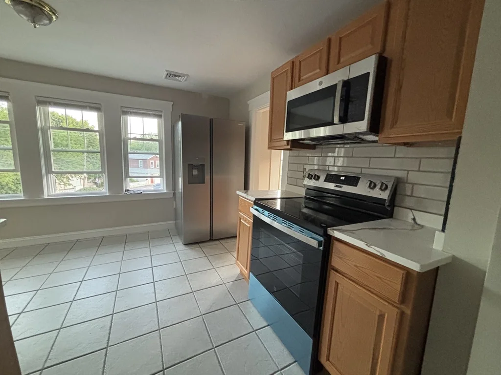 3 bed, 1 bath apartment for rent at 70 Shawmut St Unit 2, East Weymouth — photo 8 of 10