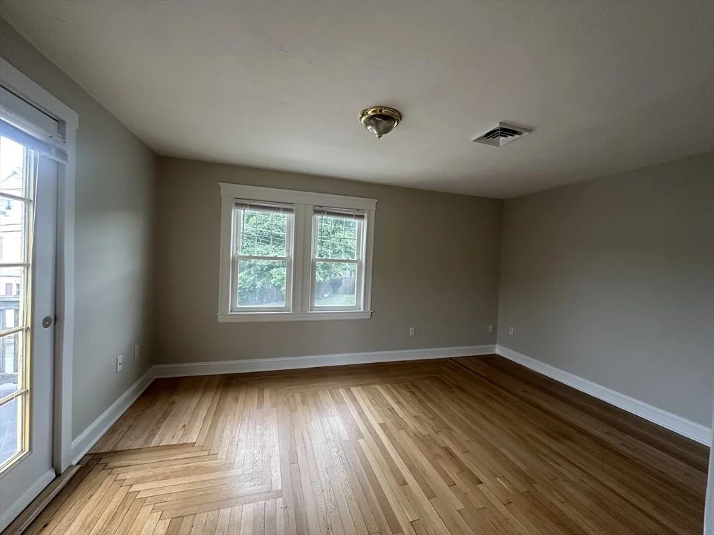 3 bed, 1 bath apartment for rent at 70 Shawmut St Unit 2, East Weymouth — photo 3 of 10