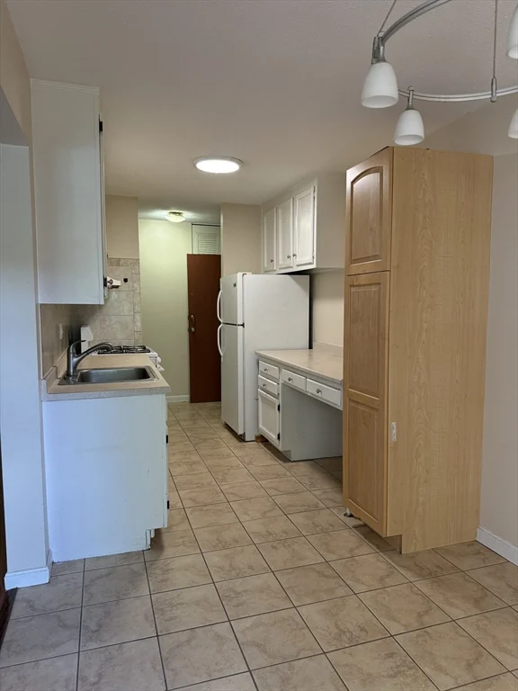 1 bed, 1 bath apartment for rent at 70 Shrewsbury Green Dr Unit K, Shrewsbury — photo 2 of 17