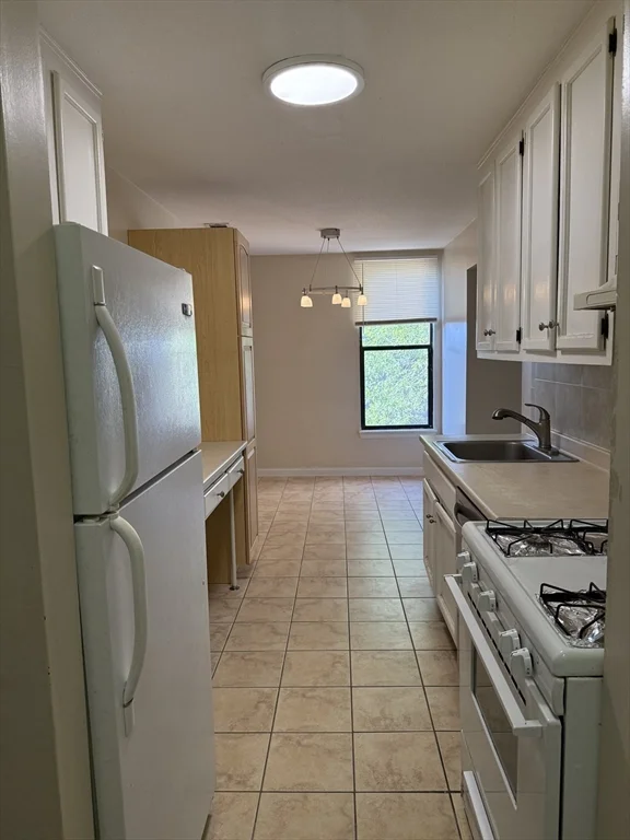 1 bed, 1 bath apartment for rent at 70 Shrewsbury Green Dr Unit K, Shrewsbury