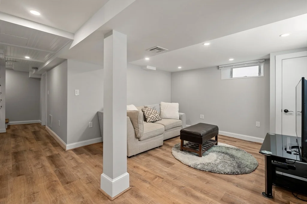 3 bed, 2 bath apartment for rent at 70 Smith Ave Unit 1, West Newton — photo 14 of 17