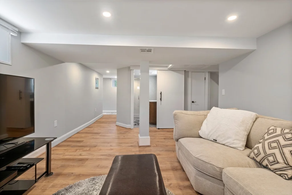 3 bed, 2 bath apartment for rent at 70 Smith Ave Unit 1, West Newton — photo 16 of 17