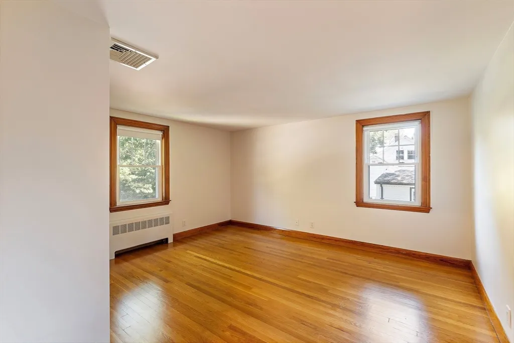 4 bed, 2 bath apartment for rent at 70 South Border Rd, Lawrence Estates — photo 24 of 39