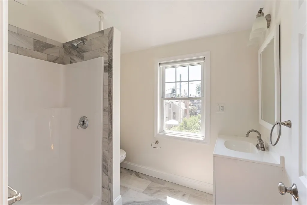 4 bed, 2 bath apartment for rent at 70 South Border Rd, Lawrence Estates — photo 18 of 39