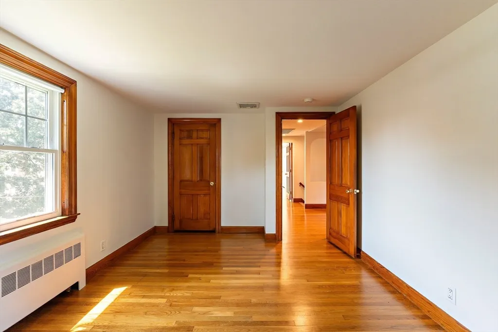 4 bed, 2 bath apartment for rent at 70 South Border Rd, Lawrence Estates — photo 20 of 39