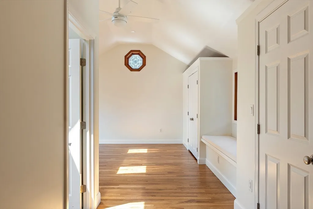 4 bed, 2 bath apartment for rent at 70 South Border Rd, Lawrence Estates — photo 15 of 39