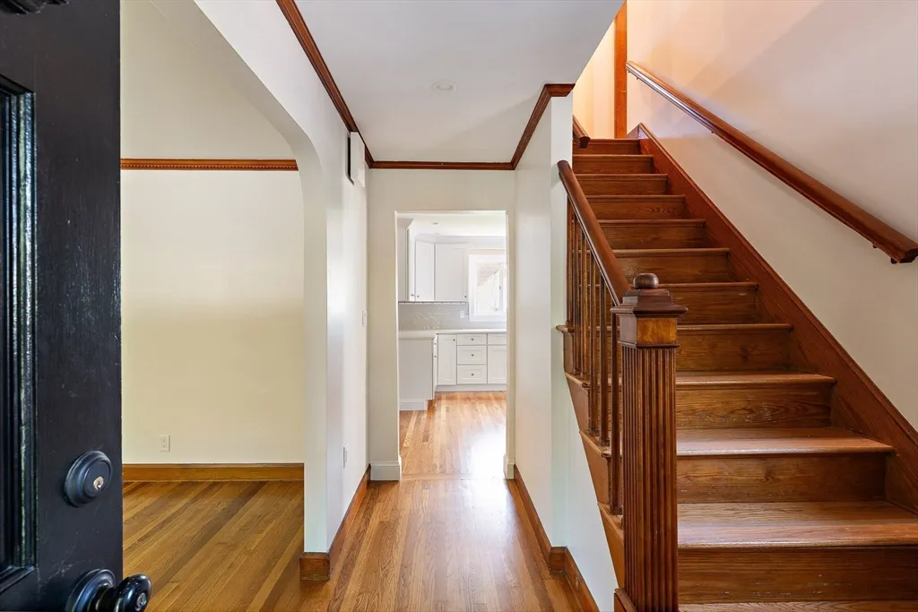 4 bed, 2 bath apartment for rent at 70 South Border Rd, Lawrence Estates — photo 9 of 39