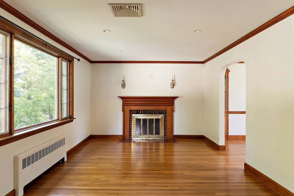4 bed, 2 bath apartment for rent at 70 South Border Rd, Lawrence Estates — photo 10 of 39