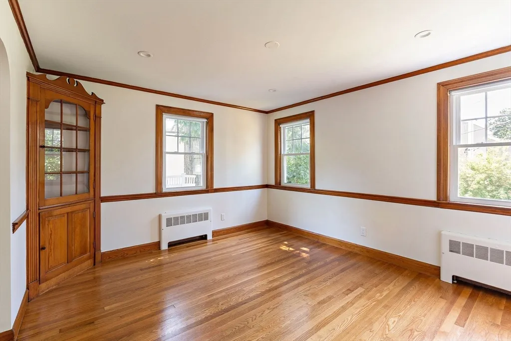 4 bed, 2 bath apartment for rent at 70 South Border Rd, Lawrence Estates — photo 13 of 39