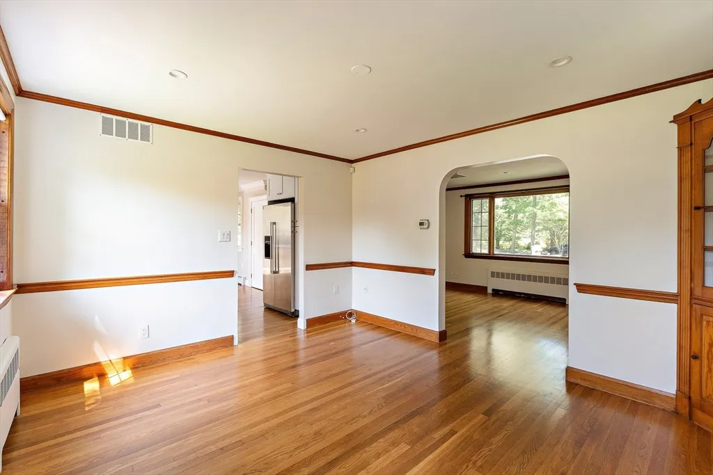 4 bed, 2 bath apartment for rent at 70 South Border Rd, Lawrence Estates — photo 14 of 39