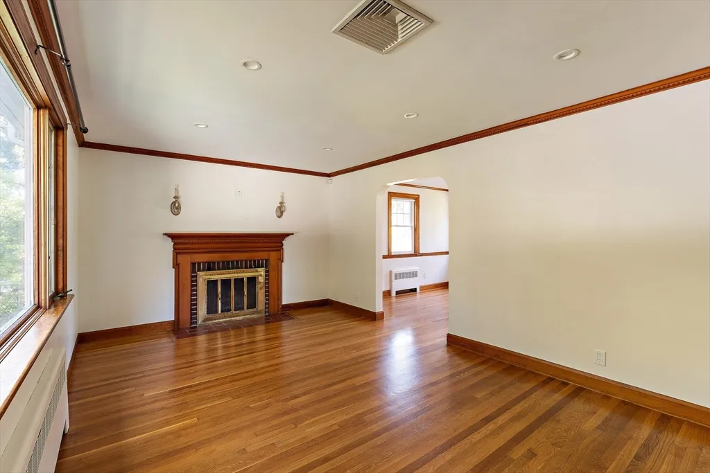 4 bed, 2 bath apartment for rent at 70 South Border Rd, Lawrence Estates — photo 11 of 39