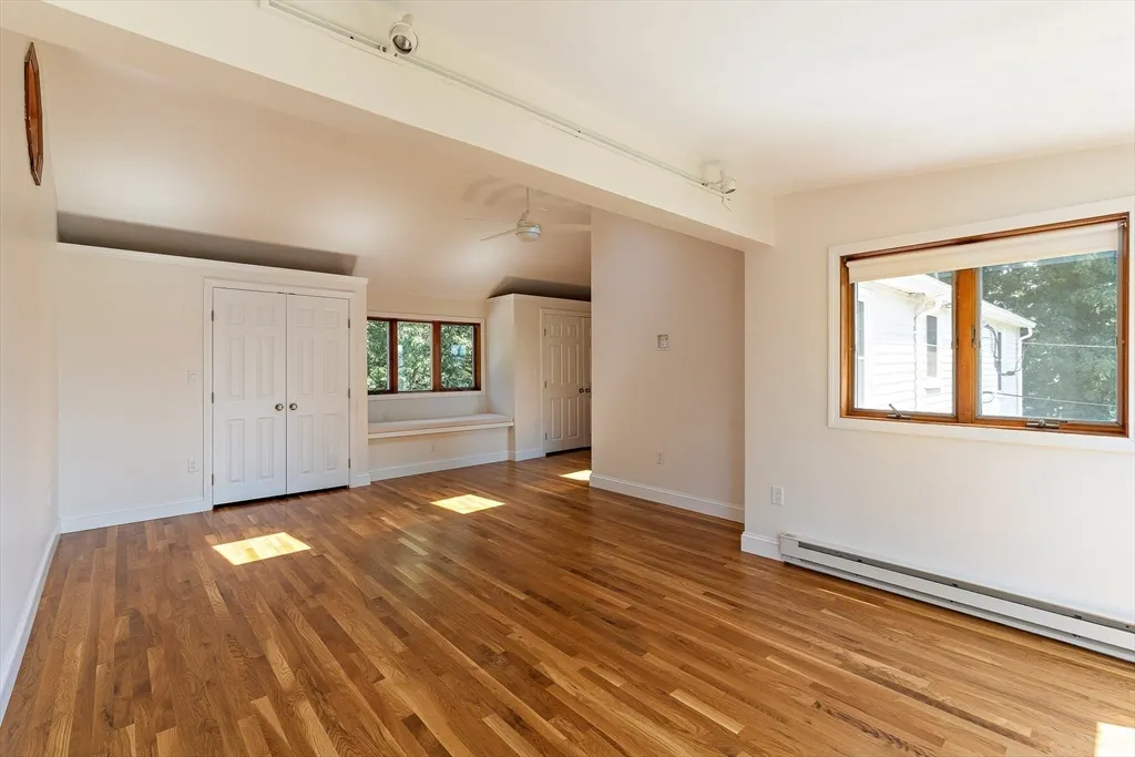 4 bed, 2 bath apartment for rent at 70 South Border Rd, Lawrence Estates — photo 17 of 39