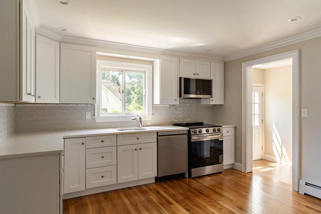 4 bed, 2 bath apartment for rent at 70 South Border Rd, Lawrence Estates — photo 3 of 39