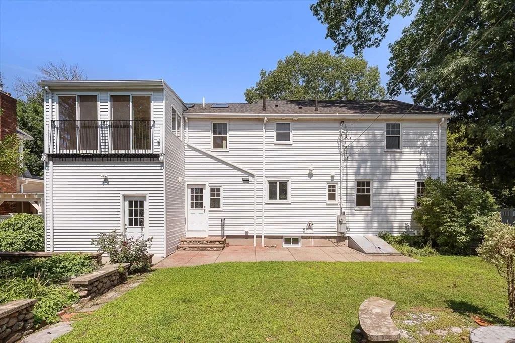 4 bed, 2 bath apartment for rent at 70 South Border Rd, Lawrence Estates — photo 30 of 39