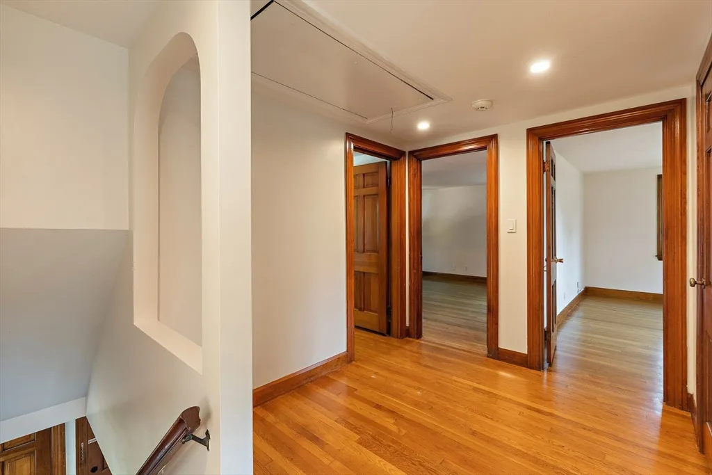 4 bed, 2 bath apartment for rent at 70 South Border Rd, Lawrence Estates — photo 19 of 39