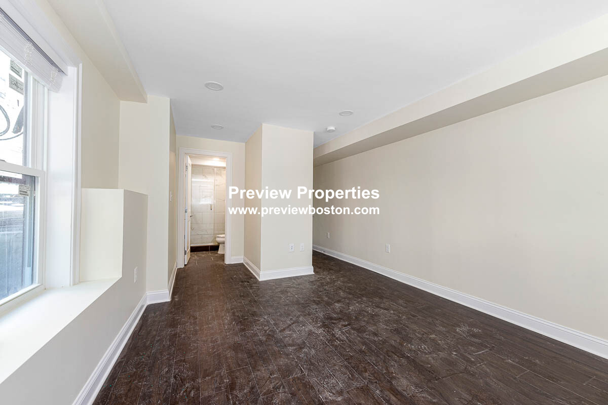 5 bed, 4+ bath apartment for rent at 70 Stanley Ave Unit 1, South Medford — photo 7 of 33