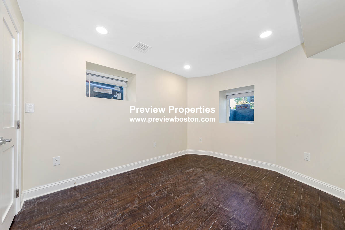 5 bed, 4+ bath apartment for rent at 70 Stanley Ave Unit 1, South Medford — photo 31 of 33