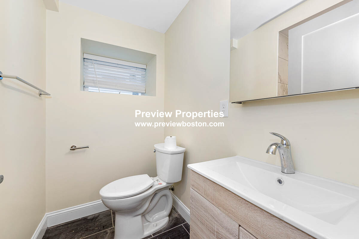 5 bed, 4+ bath apartment for rent at 70 Stanley Ave Unit 1, South Medford — photo 5 of 33