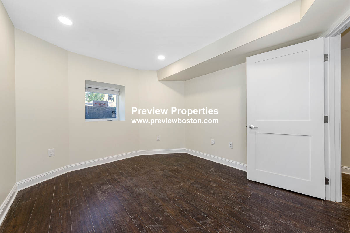 5 bed, 4+ bath apartment for rent at 70 Stanley Ave Unit 1, South Medford — photo 32 of 33