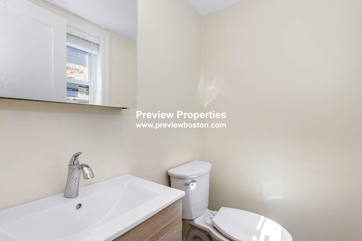 5 bed, 4+ bath apartment for rent at 70 Stanley Ave Unit 1, South Medford — photo 21 of 33