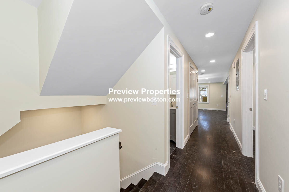 5 bed, 4+ bath apartment for rent at 70 Stanley Ave Unit 1, South Medford — photo 10 of 33