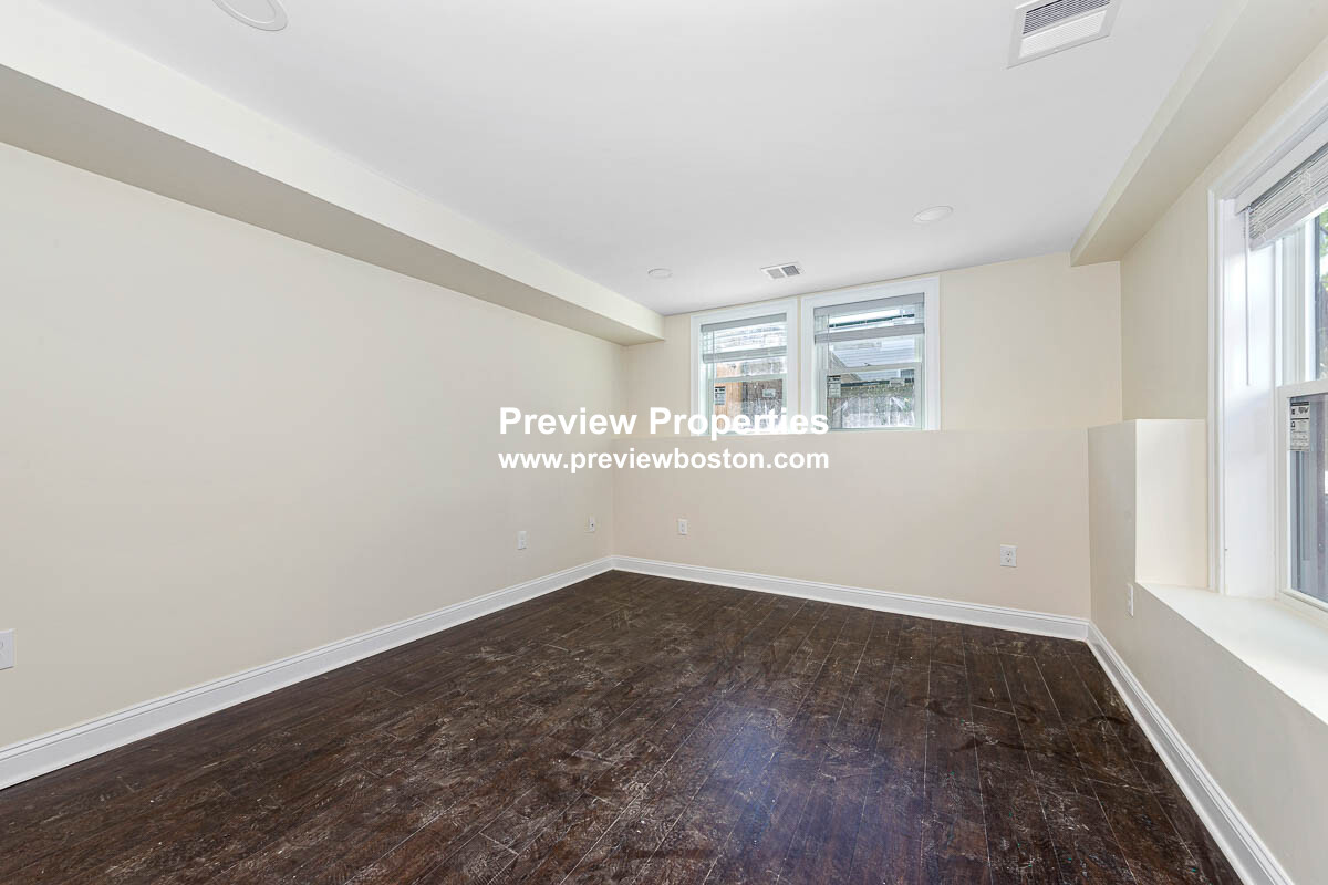 5 bed, 4+ bath apartment for rent at 70 Stanley Ave Unit 1, South Medford — photo 8 of 33