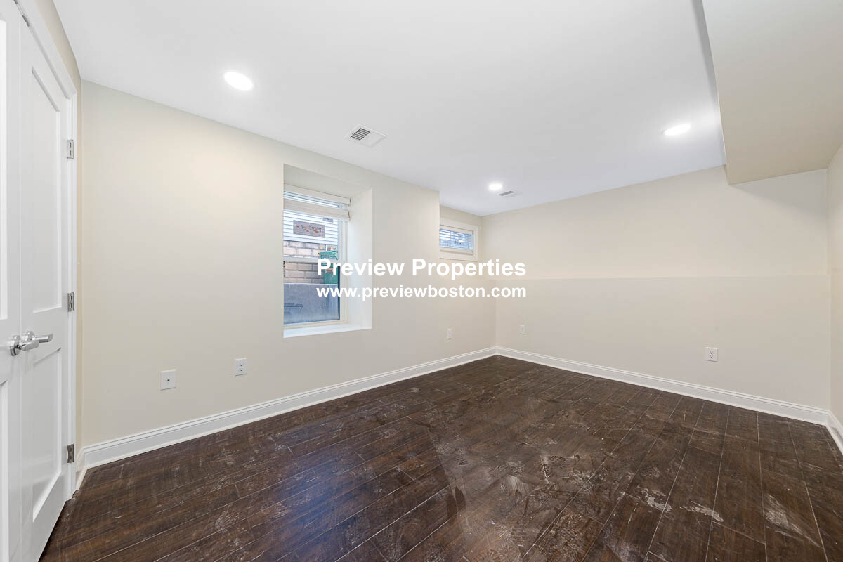 5 bed, 4+ bath apartment for rent at 70 Stanley Ave Unit 1, South Medford — photo 3 of 33