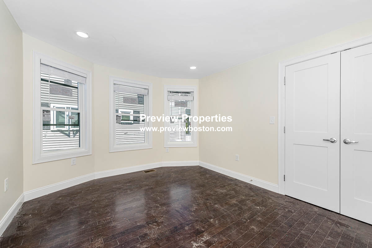 5 bed, 4+ bath apartment for rent at 70 Stanley Ave Unit 1, South Medford — photo 16 of 33