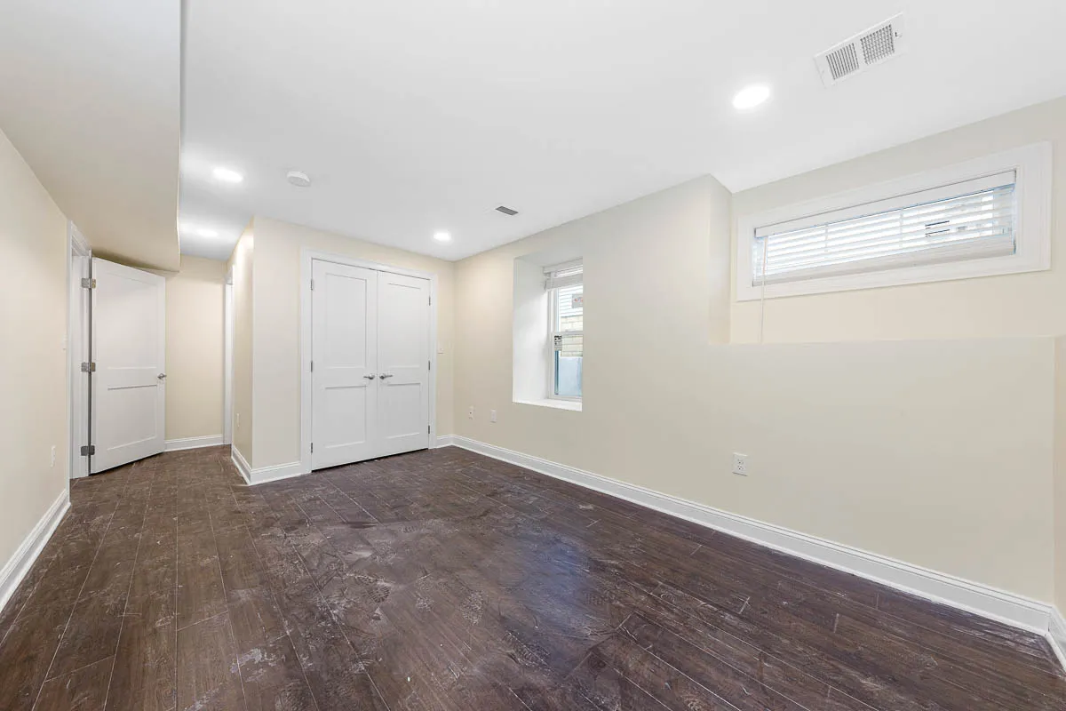 5 bed, 5.5 bath apartment for rent at 70 Stanley Ave Unit 70, South Medford — photo 7 of 14