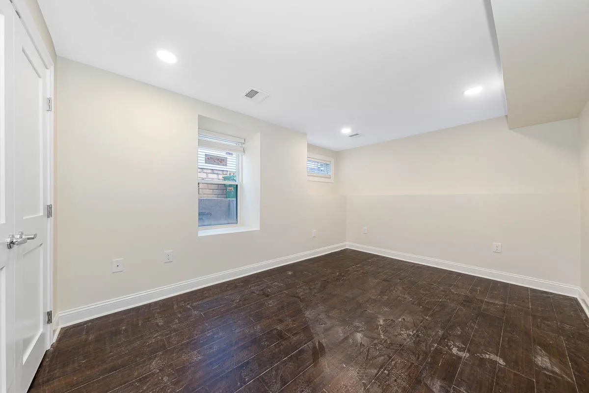 5 bed, 5.5 bath apartment for rent at 70 Stanley Ave Unit 70, South Medford — photo 4 of 14