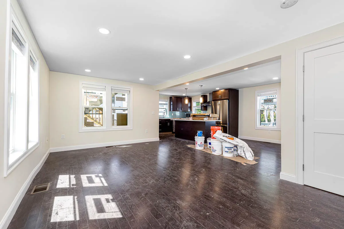 5 bed, 5.5 bath apartment for rent at 70 Stanley Ave Unit 70, South Medford — photo 3 of 14