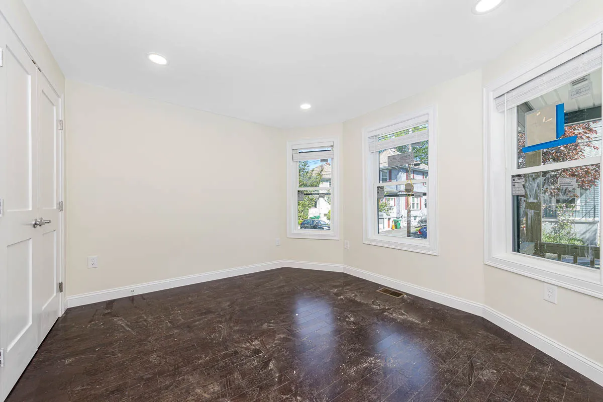 5 bed, 5.5 bath apartment for rent at 70 Stanley Ave Unit 70, South Medford — photo 11 of 14