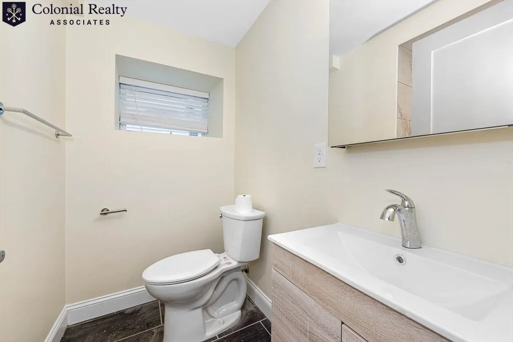 5 bed, 5.5 bath apartment for rent at 70 Stanley Ave Unit Ave, South Medford — photo 13 of 27