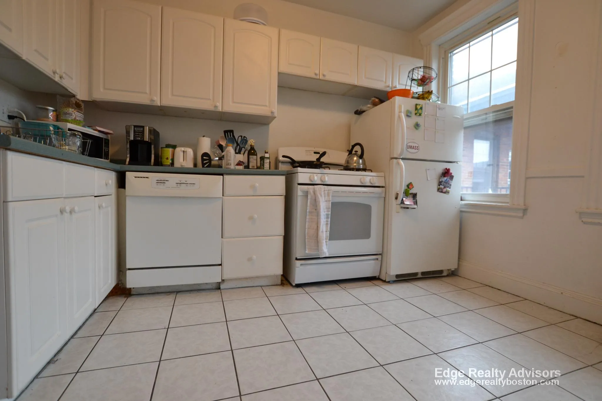 3 bed, 1 bath apartment for rent at 70 Strathmore Rd Unit 10, Brighton — photo 3 of 7