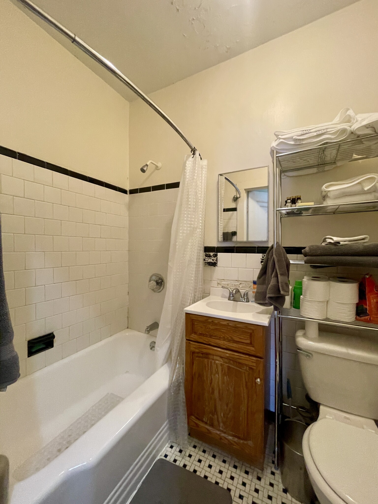 Studio bed, 1 bath apartment for rent at 70 Strathmore Rd Unit 11A, Brighton — photo 6 of 7