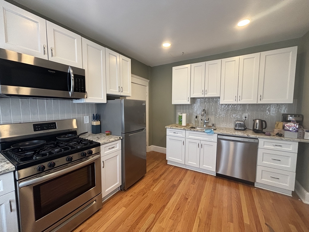 1 bed, 1 bath apartment for rent at 70 Strathmore Rd Unit 9B, Brighton — photo 3 of 20