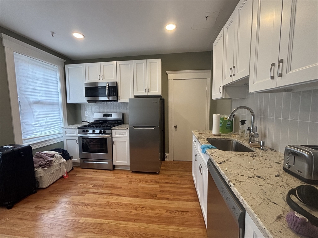 1 bed, 1 bath apartment for rent at 70 Strathmore Rd Unit 9B, Brighton — photo 4 of 20