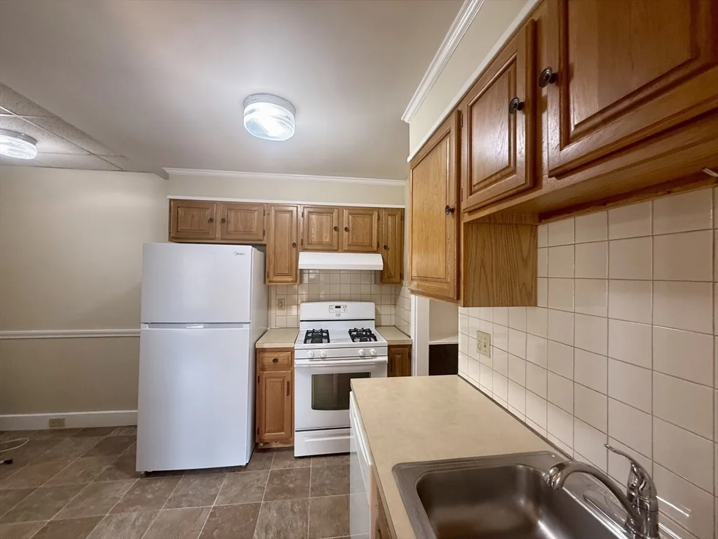 1 bed, 1 bath apartment for rent at 70 Tremont St Unit 2R, South Braintree — photo 2 of 15