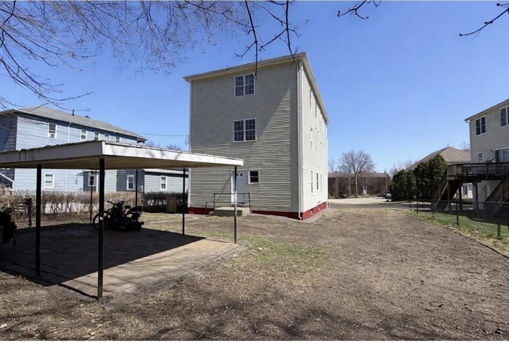 3 bed, 1 bath apartment for rent at 70 Vale St Unit 3, Worcester — photo 9 of 10