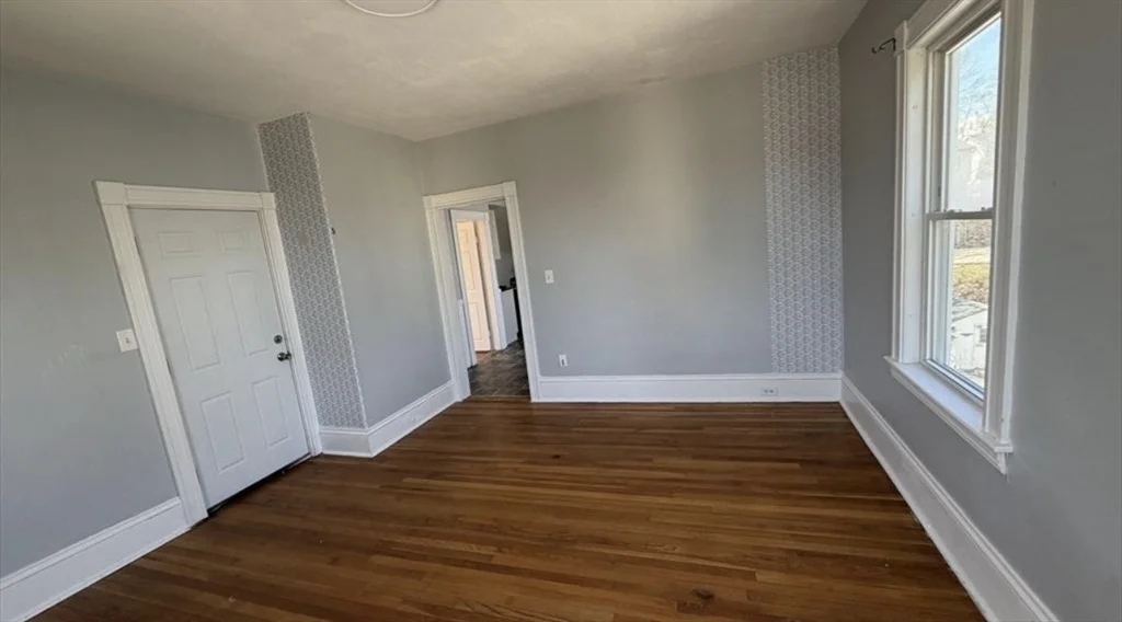 3 bed, 1 bath apartment for rent at 70 Vale St Unit 3, Worcester — photo 7 of 10