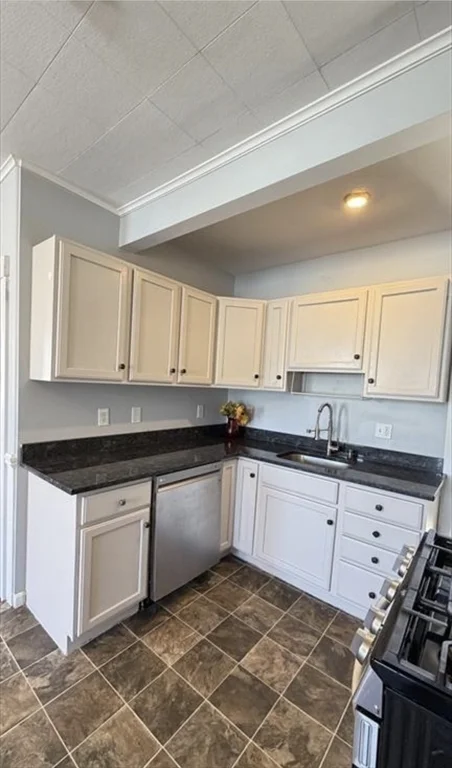 3 bed, 1 bath apartment for rent at 70 Vale St Unit 3, Worcester — photo 3 of 10