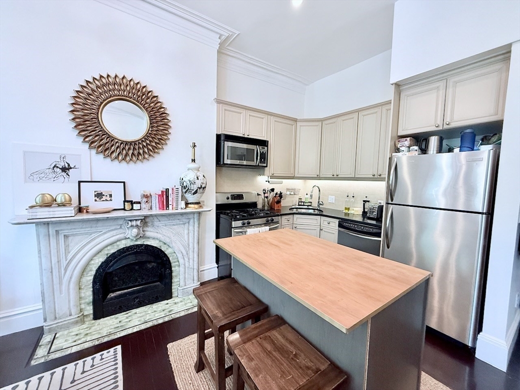 1 bed, 1 bath apartment for rent at 70 W Rutland Sq Unit 2, South End — photo 4 of 11