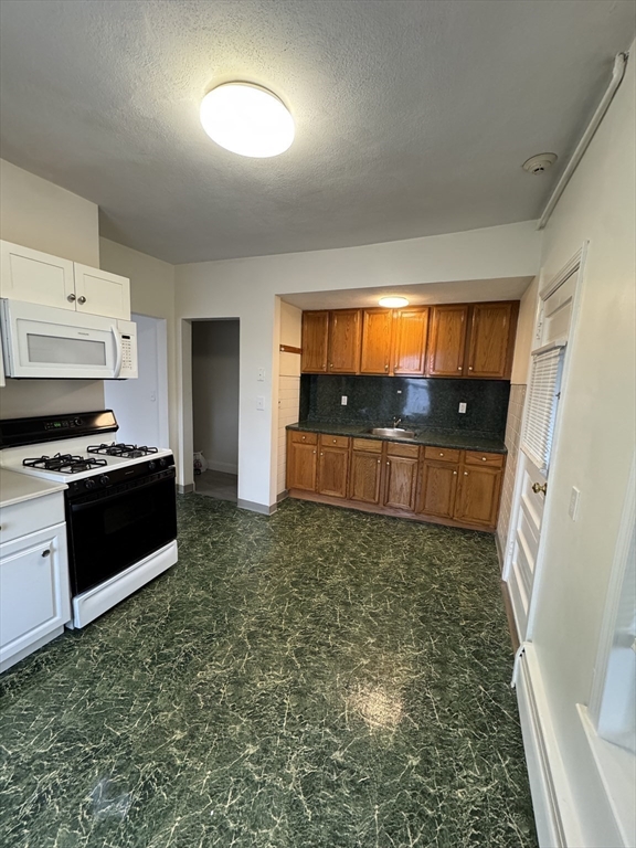 2 bed, 1 bath apartment for rent at 70 Waite St Unit 2R, Revere — photo 2 of 7