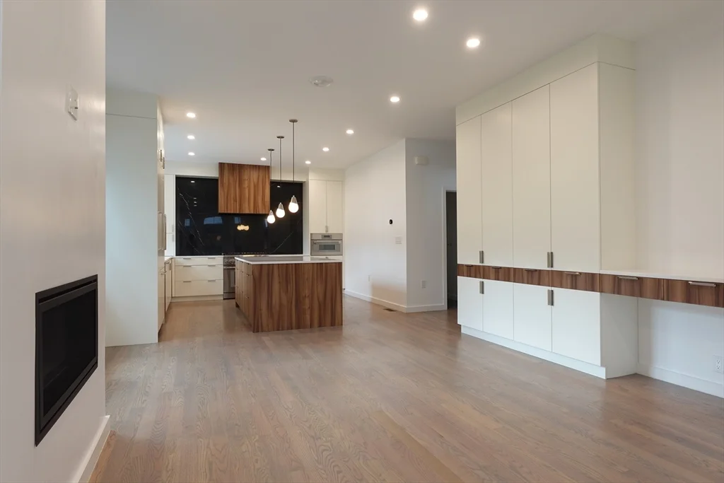 4 bed, 3 bath apartment for rent at 70 Walker Unit 2, Newton — photo 3 of 13