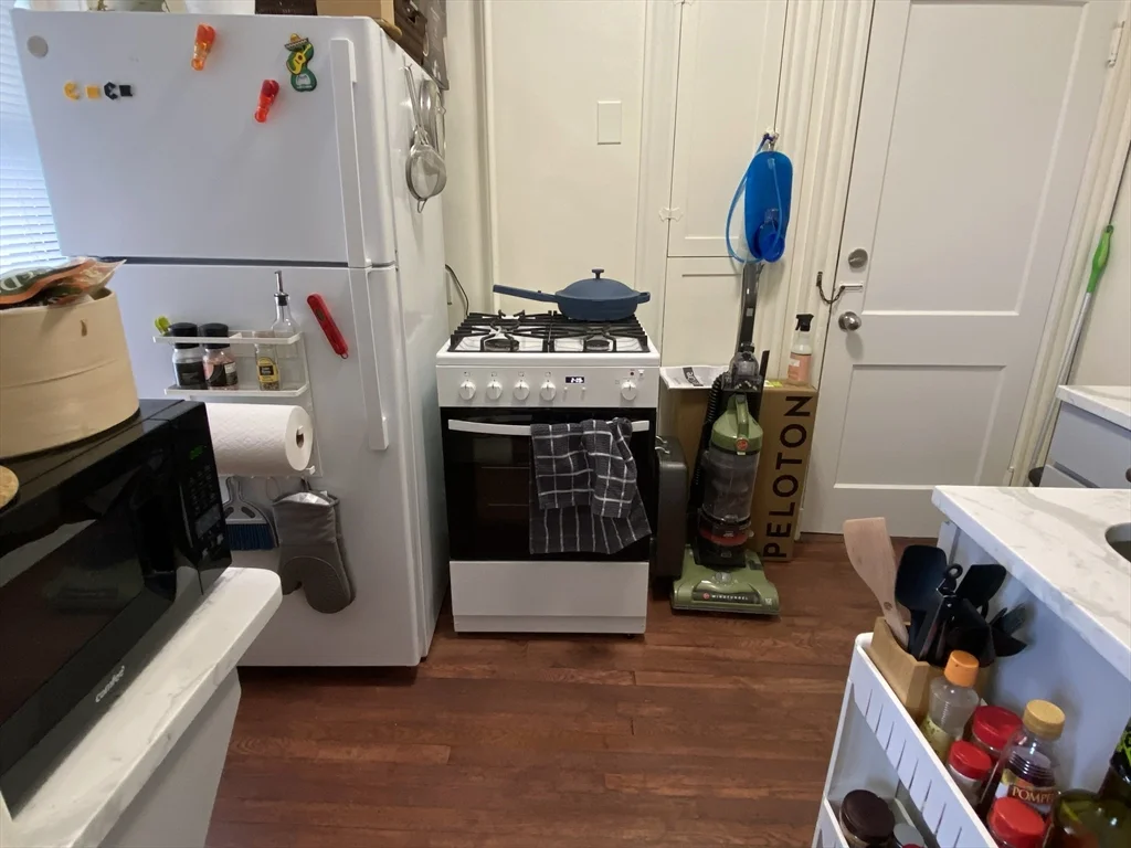 Studio bed, 1 bath apartment for rent at 70 Washington St Unit 9, Malden — photo 3 of 8