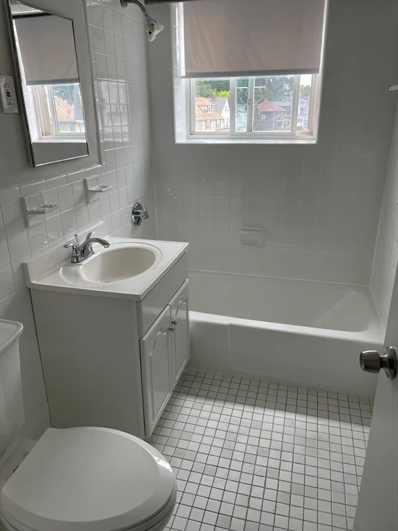 2 bed, 1 bath apartment for rent at 700 Cummins Highway Unit 10, Mattapan — photo 5 of 13
