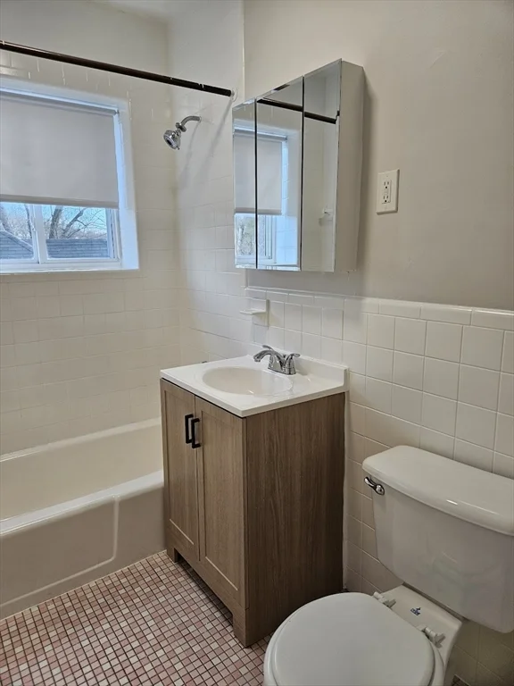 2 bed, 1 bath apartment for rent at 700 Cummins Highway Unit 12, Mattapan — photo 5 of 9
