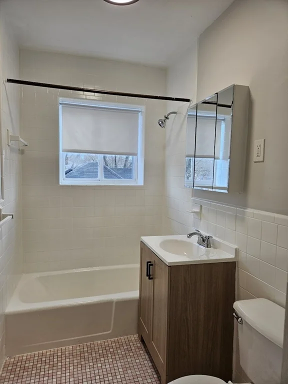 2 bed, 1 bath apartment for rent at 700 Cummins Highway Unit 12, Mattapan — photo 4 of 9