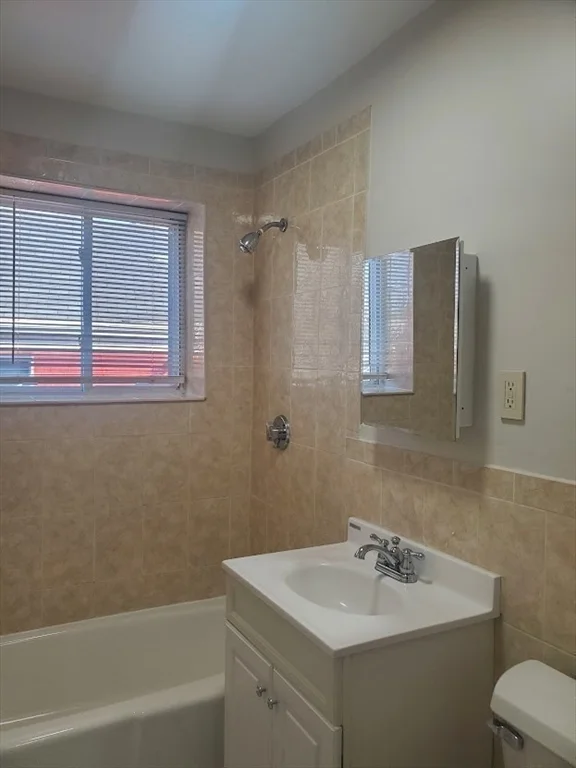 2 bed, 1 bath apartment for rent at 700 Cummins Highway Unit 8, Mattapan — photo 5 of 11