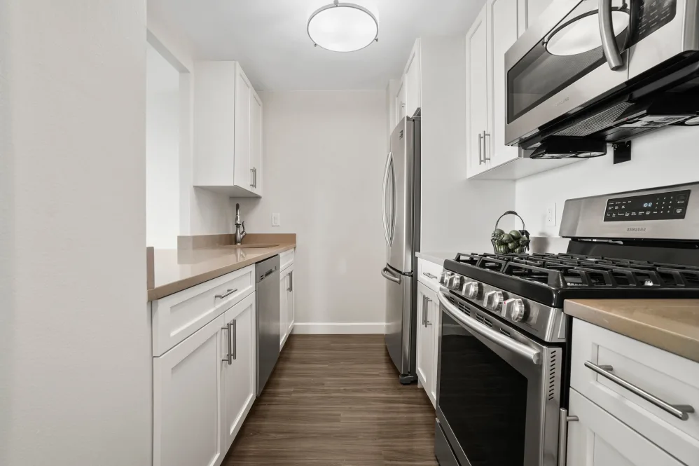 3 bed, 1.5 bath apartment for rent at 700 Huron Ave Unit 06, Strawberry Hill — photo 1 of 8